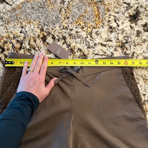 Cotton Blend Women’s Casual Shorts, J Jill, Embroidered Lace Detailed Pockets - Picture 7 of 10